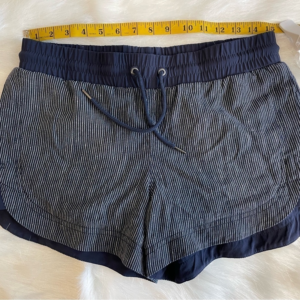 Athleta Beachside Bali Linen Shorts Navy Stripe Size 6